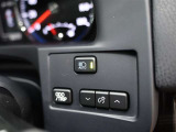 オートマチックハイビームとは、先行車や対向車のライトを認識し、ハイビームとロービームを自動で切り替える機能です。夜道の視界を確保します。詳細は販売店スタッフまでおたずねください。