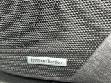 【harman/kardonサウンドシステム】オーディオ専門メーカーが手掛けるプレミアムスピーカーを装備。多数のスピーカーから、音の粒立ちまで分かる高品質な音楽をお楽しみいただけます。