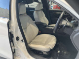 本革でやわらかい座り心地のシートです。長時間の運転でも疲れにくくなっています☆
