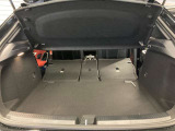 ゆったりとしたトランクルームでございます。たくさんのお荷物の車載が可能でございます。