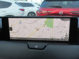 マツダコネクトの12.3インチワイドセンターディスプレイです。『Android Auto』『Apple CarPlay』や独自のコネクテッドサービスに対応したインターフェイスシステムです。
