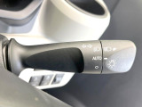 【オートライト】周りの明るさに応じて自動でヘッドライトの点灯・消灯ができる機能です!ライトの付け忘れ・消し忘れなどが無くなり、雨の日や夕方の走行も安心!トンネル通過時も便利ですね♪