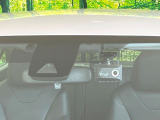 【プリクラッシュセーフティ】前方の車両等を検知し、衝突しそうな時は警報で注意を促し、ブレーキを踏む力をサポート。ブレーキを踏めなかった場合は衝突被害軽減ブレーキが作動、衝突回避をサポートします。