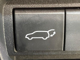 【パワーバックドア】スマートキーや運転席のボタンを押すだけでリアゲートが自動で開閉します!荷物を持っている時や、高い位置にあるバックドアを閉める際に便利な機能です♪