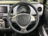 インテリアに合わせたデザインのステアリングは、運転される方のことも考え、運転しやすい形状、大きさです。是非一度、実際に触ってお確かめください。