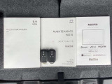 キーを携帯していればリクエストスイッチを押すだけでドアの開錠・施錠が可能です。しかもキーを差し込むことなくエンジンの始動・停止も可能です。取扱説明書・メンテナンスノートが揃っていますので安心です。