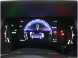 とっても見やすいメーターです。夜間時はラグジュアリーな気分にさせてくれる照明が魅力ですので、夜のドライブも楽しみになりますよ♪