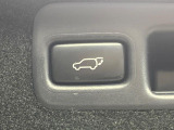 【パワーバックドア】スマートキーや運転席のボタンを押すだけでリアゲートが自動で開閉します!荷物を持っている時や、高い位置にあるバックドアを閉める際に便利な機能です♪
