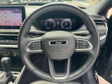 操作性の良いハンドルで運転中のストレスも軽減されます。