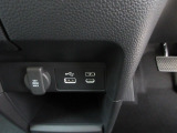 通常のUSB入力端子の他にスマホ充電に対応したUSB-C端子を装備しています!