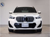 【キドニーグリル】BMWは約90年もの間、ほぼ全ての車両にひと目でBMWだと分かるこの特徴的なフロントグリルが備えられ、デザイン・アイコンとして親しまれてきました。