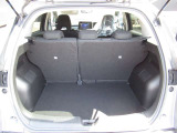 6:4の比率で後席が倒れてくれます。乗車人数と載せる荷物によってレイアウトを変えられます。