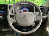 インテリアに合わせたデザインのステアリングは、運転される方のことも考え、運転しやすい形状、大きさです。是非一度、実際に触ってお確かめください。