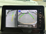 左に幅寄せする時には、サイドカメラに切り替えると左端が映せます