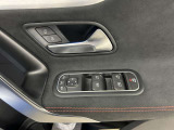 メモリー付き電動シートも装備されておりますのでシート位置を3パターン記憶できます。