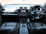 落ち着いたデザインで視認性も良く、運転に集中しやすいインパネです!