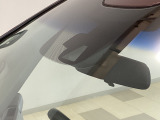 ホンダセンシング搭載。誤発進抑制機能・路外逸脱抑制機能・歩行者事故低減ステアリング・車線維持支援システム・先進車発進お知らせ機能など多彩な先進安全機能でより安全で快適なドライブを支援します。
