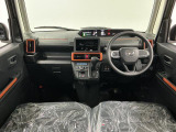【インパネ】運転のしやすさを最優先に設計された見晴らしの良いフロントビュー。車両間隔が掴みやすく狭い道でも安心♪「安全」と「品質」を最優先に、安心してお乗りいただけるクルマを提供いたします。