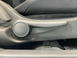 運転席はご自身の適切な運転ポジションへ移動可能なラチェットが付いております。