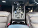 本格4WDの走破性が、未知なる道への挑戦を後押し。The true 4WD performance encourages challenges on unknown roads.