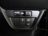 ETC付。パワーテールゲートの開閉、横滑りを防ぐVSA等のスイッチ類は運転席の右側、手の届きやすい位置にあります。