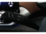 エアコンは、運転席と助手席、そして後部座席でそれぞれお好みの温度に設定できる3ゾーンフルオートエアコンです。これからの季節はあるとうれしい機能ですね。