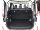 トランク内も広く、荷物もタップリ積んで頂けます☆