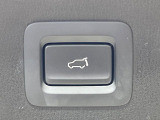 【パワーバックドア】スマートキーや運転席のボタンを押すだけでリアゲートが自動で開閉します!荷物を持っている時や、高い位置にあるバックドアを閉める際に便利な機能です♪