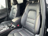 運転席だけじゃなく、助手席も快適な空間となってます!