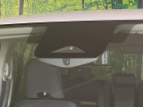 【エマージェンシーブレーキ】走行中に前方の車両等を認識し、衝突しそうな時は警報とブレーキで衝突回避と被害軽減をアシスト。より安全にドライブをお楽しみいただけます。