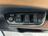 【パワーウインドウ】運転席のスイッチで、各席の窓ガラスの開閉ができます!あると便利ですよね!