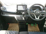 操作しやすい運転席廻り!操作パネルも使いやすい!!ドライブが楽しくなります!