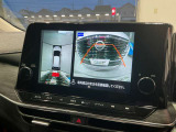 空から見たような映像で駐車ができるアラウンドビューモニター。ひと目でわかるセンサーに前後の衝突被害軽減ブレーキ付き。
