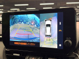 【パノラミックビューモニター】専用のカメラにより、上から見下ろしたような視点で360度クルマの周囲を確認することができます☆死角部分も確認しやすく、狭い場所での切り返しや駐車もスムーズに行えます。
