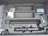 パンク修理キット、工具もございます。