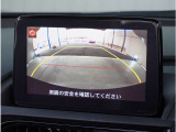 【バックカメラ】駐車が苦手な方でも安心してお乗りいただけます。リバース連動で画面が切り替わるのでとっても便利です。今や後方確認の必須アイテムですよね。