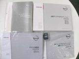 「取扱説明書」「保証書」揃ってます^^お車の操作方法や、トラブル回避方法が記載されているため、意外と役に立ちます。