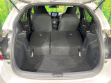 普段のお買い物や通勤、送迎等に十分な荷室スペースを確保しております。セカンドシートを倒すと、大きな荷物の積載も可能です♪