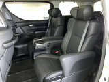 ゆとりある広々とした車内空間は、ドライブを始め買い物やレジャーなど、幅広く活躍します。一人でもみんなとでもお出かけを楽しみましょう!