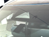 【三菱e-Assist】走行中に前方の車両等を認識し、衝突しそうな時は警報とブレーキで衝突回避と被害軽減をアシスト。より安全にドライブをお楽しみいただけます。