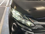 LEDヘッドランプは、白く明るいのが特徴です。