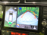 【パノラミックビューモニター】専用のカメラにより、上から見下ろしたような視点で360度クルマの周囲を確認することができます☆死角部分も確認しやすく、狭い場所での切り返しや駐車もスムーズに行えます。