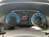 視認性の高いメーターで運転情報を的確に把握できます