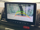 【バックカメラ】駐車時に後方がリアルタイム映像で確認できます。大型商業施設や立体駐車場での駐車時や、夜間のバック時に大活躍!運転スキルに関わらず、今や必須となった装備のひとつです!