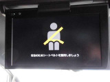 【後席モニター】リア席の人のためのモニターです!走行中でもDVD、テレビが見られるので、ナビ画面では地図を表示しながら後席モニターではエンターテイメントを楽しむなんてこともできちゃいますよ☆