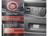 BluetoothやUSBは勿論、オプションのフルセグTV搭載!CDやDVDにも対応!