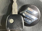 【キーレス】少し離れた場所からでもボタン一つでドアの開錠・施錠ができるのでとっても便利!ドアの鍵穴周りに傷をつけることもありません♪