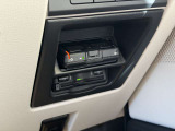 【ETC車載器】ビルドイン型で見た目もすっきりです!運転席の足元にございます。料金所での手間を解消します。通行券を取る際幅寄せに気を使う必要もありません。