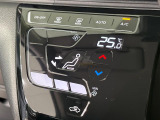 【オートエアコン】一度お好みの温度に設定すれば、車内の温度を検知し風量や温度を自動で調整。暑い&hellip;寒い&hellip;と何度もスイッチ操作をする必要はありません。快適な車内空間には必須の機能ですね♪
