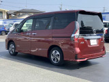 車線逸脱防止支援システム,車両が車線をはみ出す可能性がある場合に警報音と警告表示と共に車線内に戻すようにハンドル操作をサポートしてくれます。